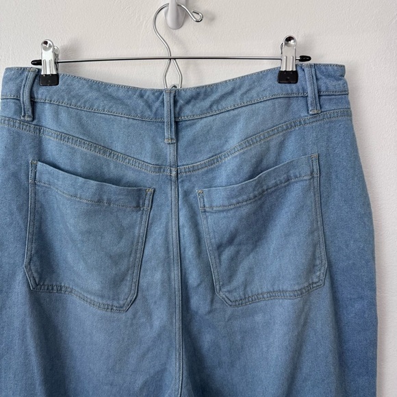 Lane Brayant Straight fit Mid Rise relaxed bermuda shorts Size 14 - Picture 7 of 8